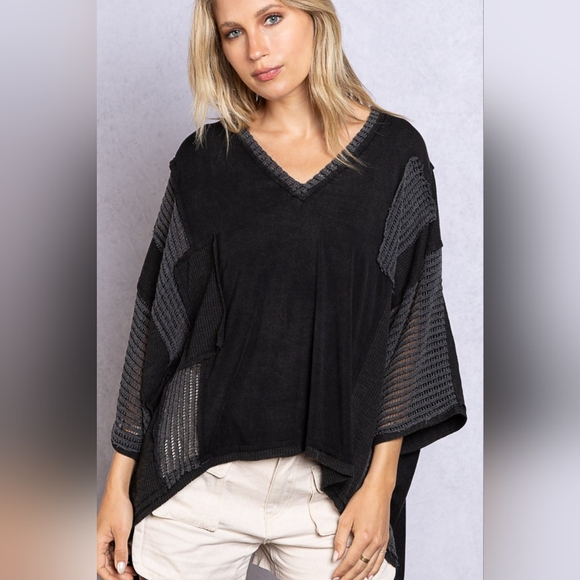 POL High-Low Contrast V-Neck Top - Picture 3 of 4